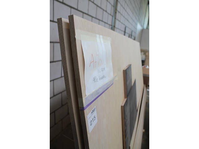 Platenbok met divers plaatmateriaal en restant platen w.o. 3x multiplex berken 18 mm met afmeting 305 x 152... - afbeelding 5 van  5