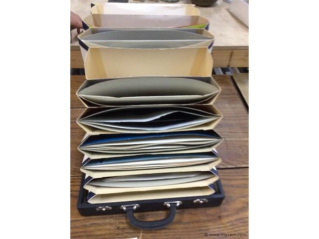 Platenbox deels gevuld - afbeelding 2 van  3