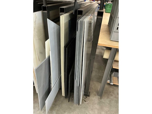 Platenstelling met voorraad kunststof - afbeelding 3 van  15