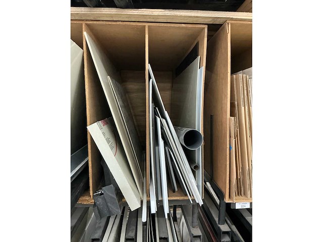 Platenstelling met voorraad kunststof - afbeelding 5 van  15