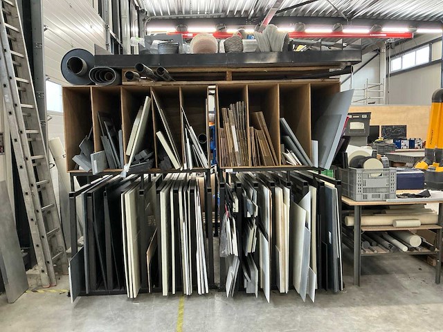 Platenstelling met voorraad kunststof - afbeelding 8 van  15