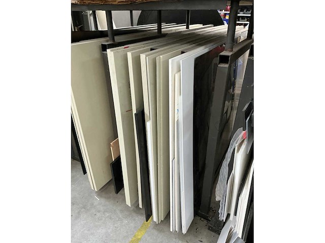 Platenstelling met voorraad kunststof - afbeelding 13 van  15