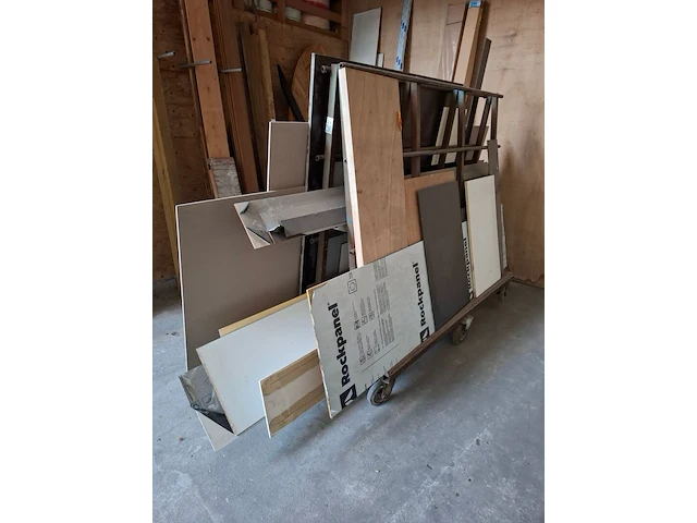 Platenwagen met inhoud - afbeelding 1 van  6
