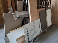 Platenwagen met inhoud