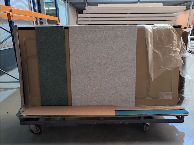 Platenwagen met inhoud - afbeelding 1 van  3