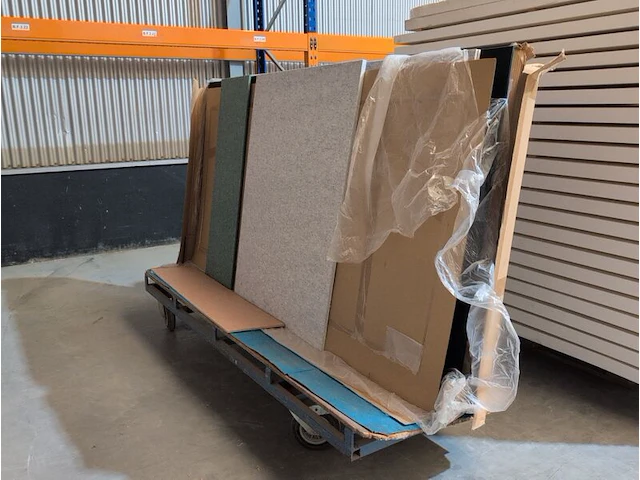 Platenwagen met inhoud - afbeelding 2 van  3