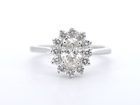 Platina entourage ring met een ovale diamant - afbeelding 9 van  10