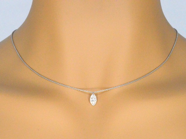 Platina halsketting met een grote natuurlijke marquise geslepen diamant - afbeelding 3 van  10
