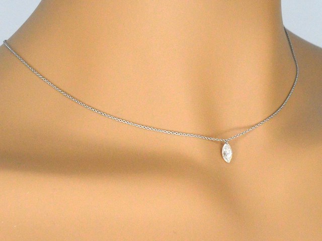 Platina halsketting met een grote natuurlijke marquise geslepen diamant - afbeelding 5 van  10