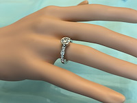 Platina ring met centraal een diamant van 1.00 carat en kleinere briljant diamanten in de ring - afbeelding 5 van  7