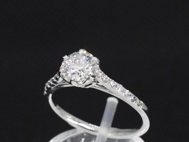 Platina ring met een 0.90 carat gia diamant en briljant geslepen diamanten - afbeelding 3 van  7