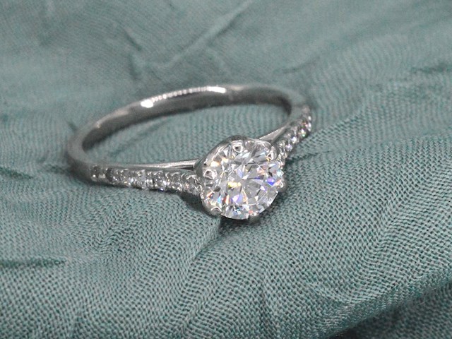 Platina ring met een 0.90 carat gia diamant en briljant geslepen diamanten - afbeelding 6 van  7