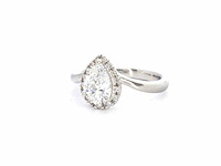 Platina ring met een grote peer geslepen diamant van 1.02 carat en natuurlijke briljanten - afbeelding 5 van  9