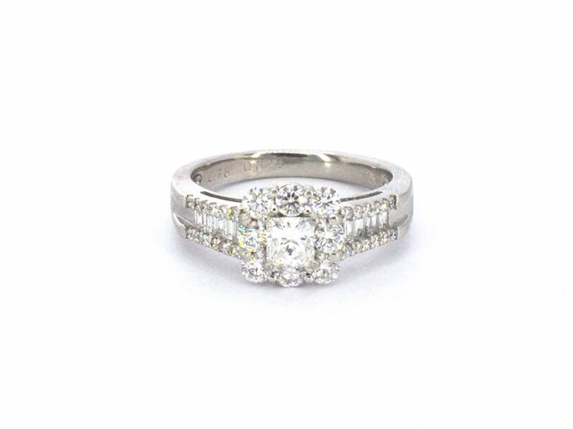 Platina ring met een natuurlijke prinses en briljant geslepen diamanten - afbeelding 1 van  11