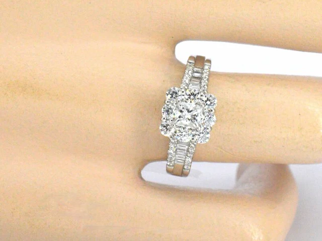 Platina ring met een natuurlijke prinses en briljant geslepen diamanten - afbeelding 4 van  11