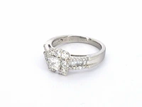 Platina ring met een natuurlijke prinses en briljant geslepen diamanten - afbeelding 9 van  11