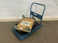 Platte kar en hondje - afbeelding 1 van  2