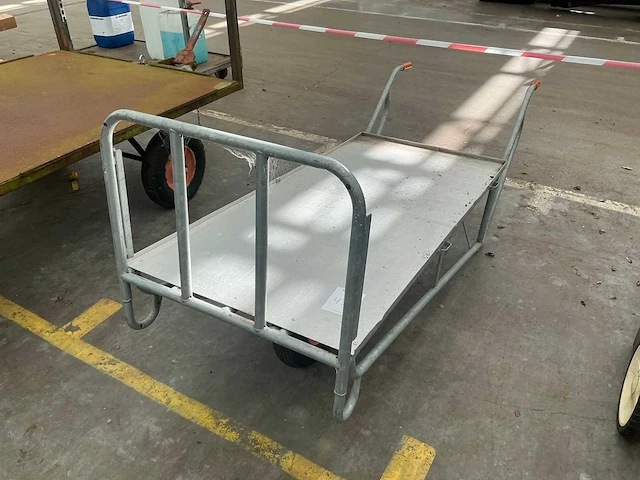Platte kruiwagen - afbeelding 1 van  7