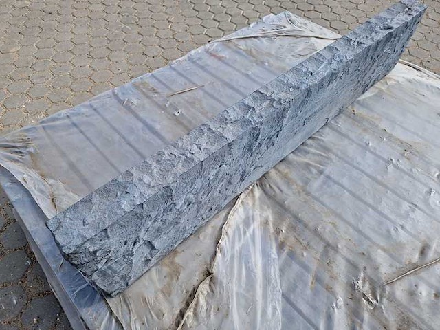 Plaza boordstenen van beton (ca. 48 stuks) - afbeelding 1 van  3