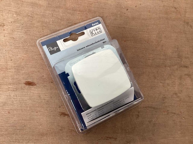 Plieger aurora wit schakelaar inbouw, wisselschakelaar (104x) - afbeelding 1 van  3