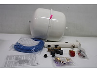 Plieger ketelaansluitset expansievatset 4-gats 1.0 bar voordruk 18 liter wit - afbeelding 2 van  3
