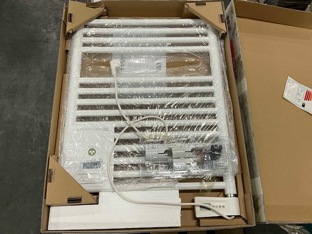 Plieger vulcano elektrische designradiator 68,8x55cm (7x) - afbeelding 2 van  7