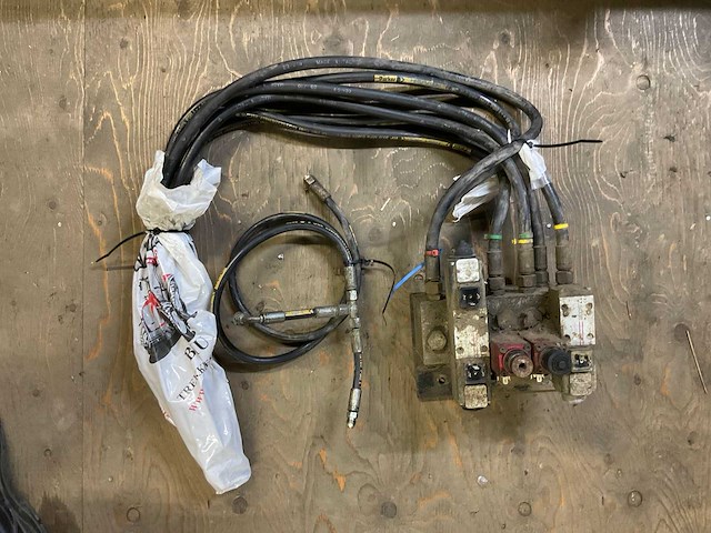 Ploegbesturing ventiel - afbeelding 1 van  2