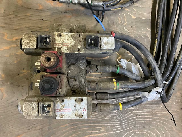 Ploegbesturing ventiel - afbeelding 2 van  2