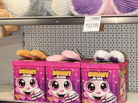 Pluche en play bunny in box, drie stuks. - afbeelding 2 van  2