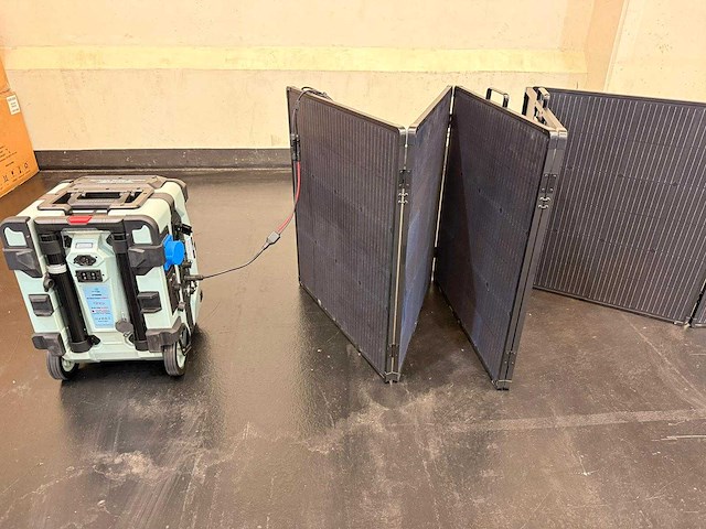 Plug & play powerstation - off-grid - accugenerator met zonnepanelen - 2026 - emissievrije stroomvoorziening - afbeelding 1 van  11