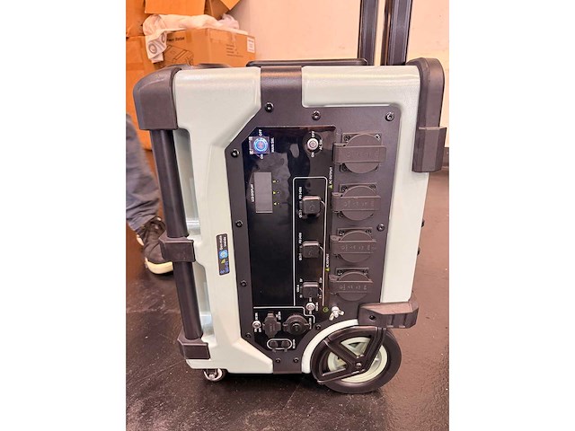 Plug & play powerstation - off-grid - accugenerator met zonnepanelen - 2026 - emissievrije stroomvoorziening - afbeelding 9 van  11