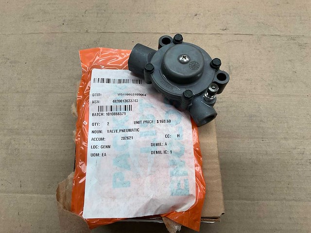 Pneumatic valve (2x) - afbeelding 1 van  2