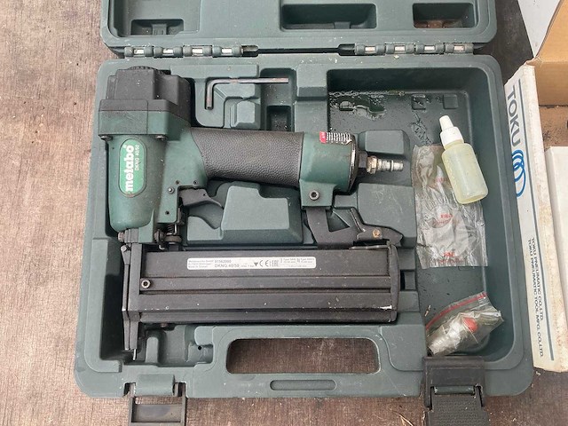 Pneumatisch gereedschap (2x) - afbeelding 1 van  1