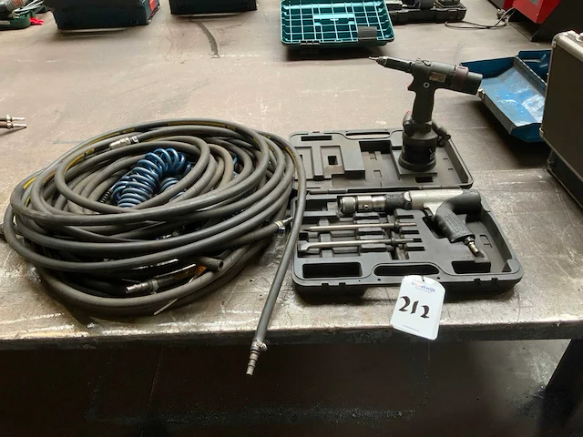 Pneumatisch gereedschap (2x) - afbeelding 1 van  4