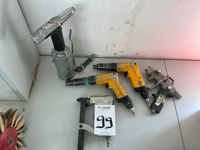 Pneumatisch gereedschap (5x) - afbeelding 1 van  4