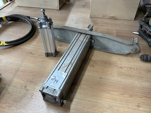 Pneumatische cilinder (2x) - afbeelding 1 van  4