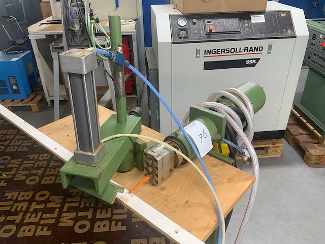Pneumatische deuvelboormachine - afbeelding 2 van  4