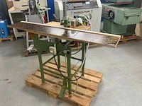 Pneumatische deuvelboormachine
