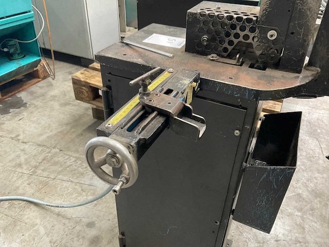 Pneumatische draadknipmachine - afbeelding 1 van  3