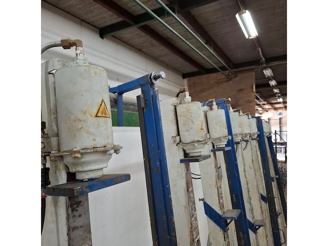 Pneumatische opsluitbank h&m, bouwjaar 2015 - afbeelding 10 van  10