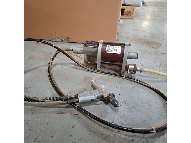 Pneumatische pomp met gereedschap gte - afbeelding 1 van  5