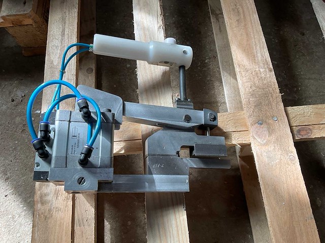 Pneumatische ponsunit aluminium profielberwerking (2x) - afbeelding 2 van  3