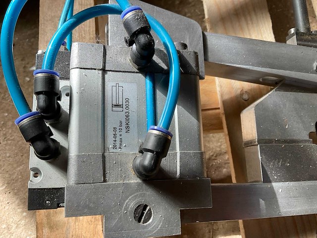 Pneumatische ponsunit aluminium profielberwerking (2x) - afbeelding 3 van  6