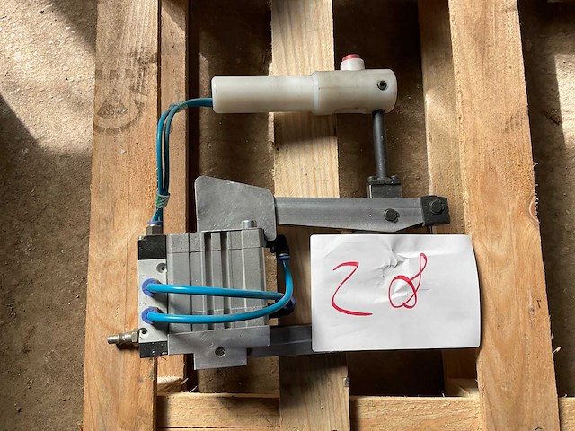 Pneumatische ponsunit aluminium profielberwerking (2x) - afbeelding 4 van  6