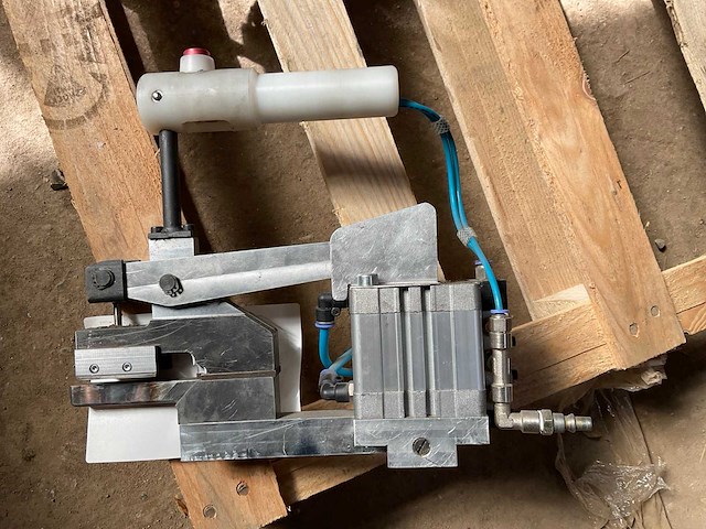 Pneumatische ponsunit aluminium profielberwerking (2x) - afbeelding 5 van  6