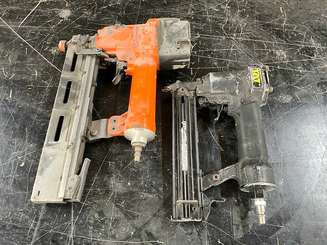 Pneumatische tacker (2x) - afbeelding 1 van  2