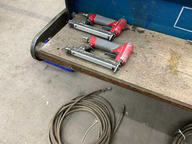 Pneumatische tacker (2x) - afbeelding 1 van  4