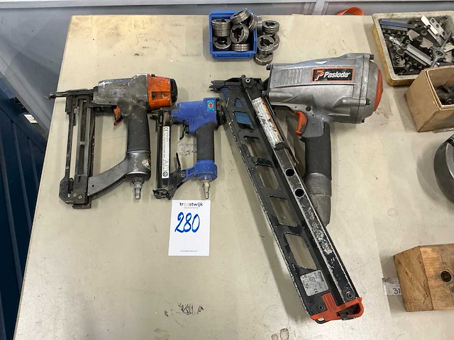 Pneumatische tacker (3x) - afbeelding 1 van  3