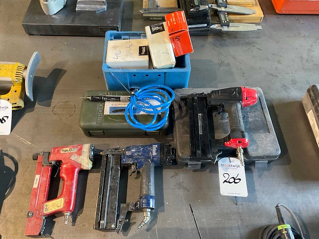 Pneumatische tacker (3x) - afbeelding 1 van  5
