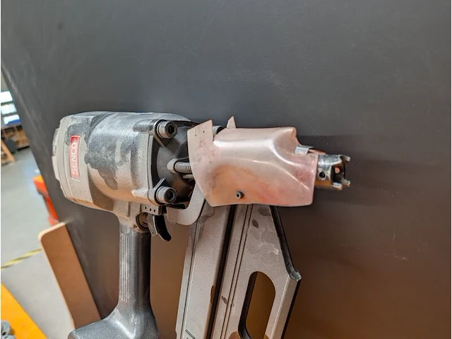 Pneumatische tacker met schuin magazijn senco - afbeelding 3 van  9